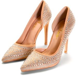 Gorgeous Lulus nude rhinestone pump NWOT